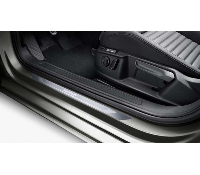Декоративные накладки на пороги, передние для Passat B8 Декоративные накладки на пороги, передние для Passat B8